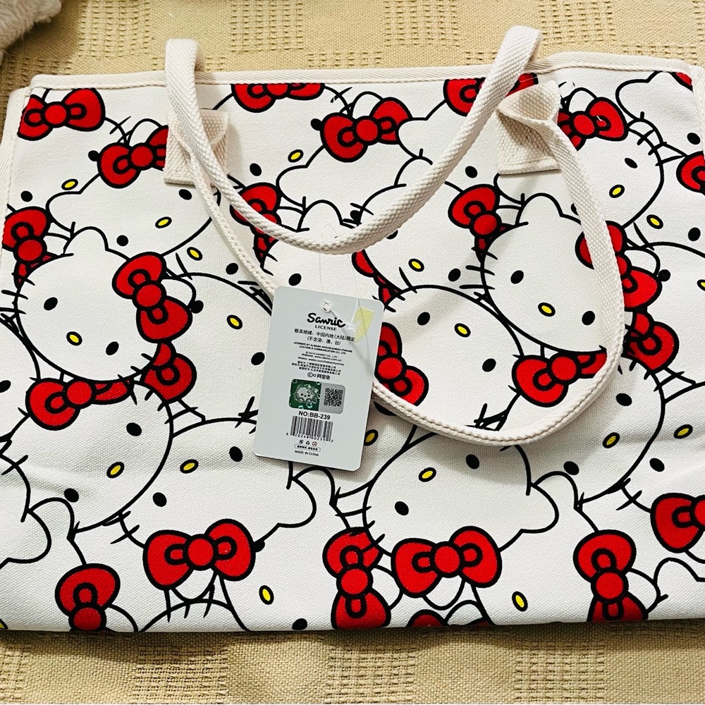Hello Kitty Kids Tote Bag Set-1 Heavy Zippered Tote, 1 Open, 1 Cosmetic & socks - Picture 3 of 13